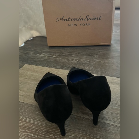 Antonia Saint NY black suede 2” heels - 6B - Picture 4 of 7